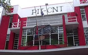 En medio de una fuerte crisis, gremio agudiza conflicto con industria láctea